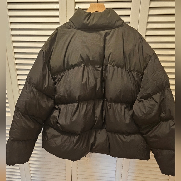 New Fabletics Essential Puffer Black Jacket Size 4XL - Picture 3 of 7